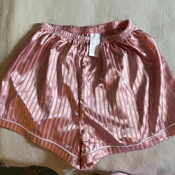 silk pj set worn once perfect condition - Picture 3 of 3